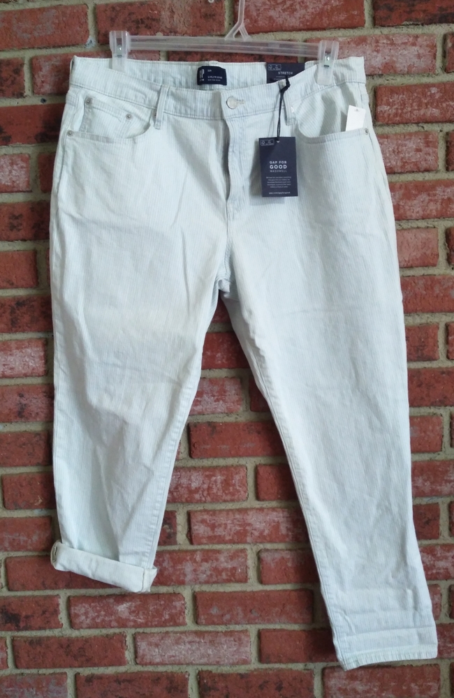GAP NWT Girlfriend style denim jeans